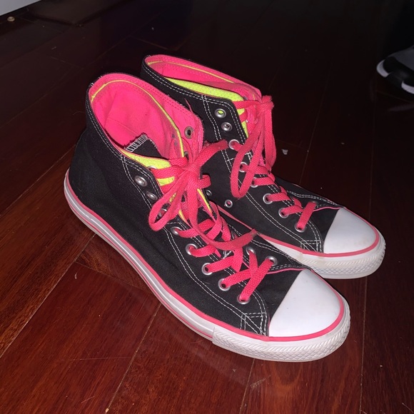 Converse Unisex Pink & Black Hightops - Picture 2 of 6